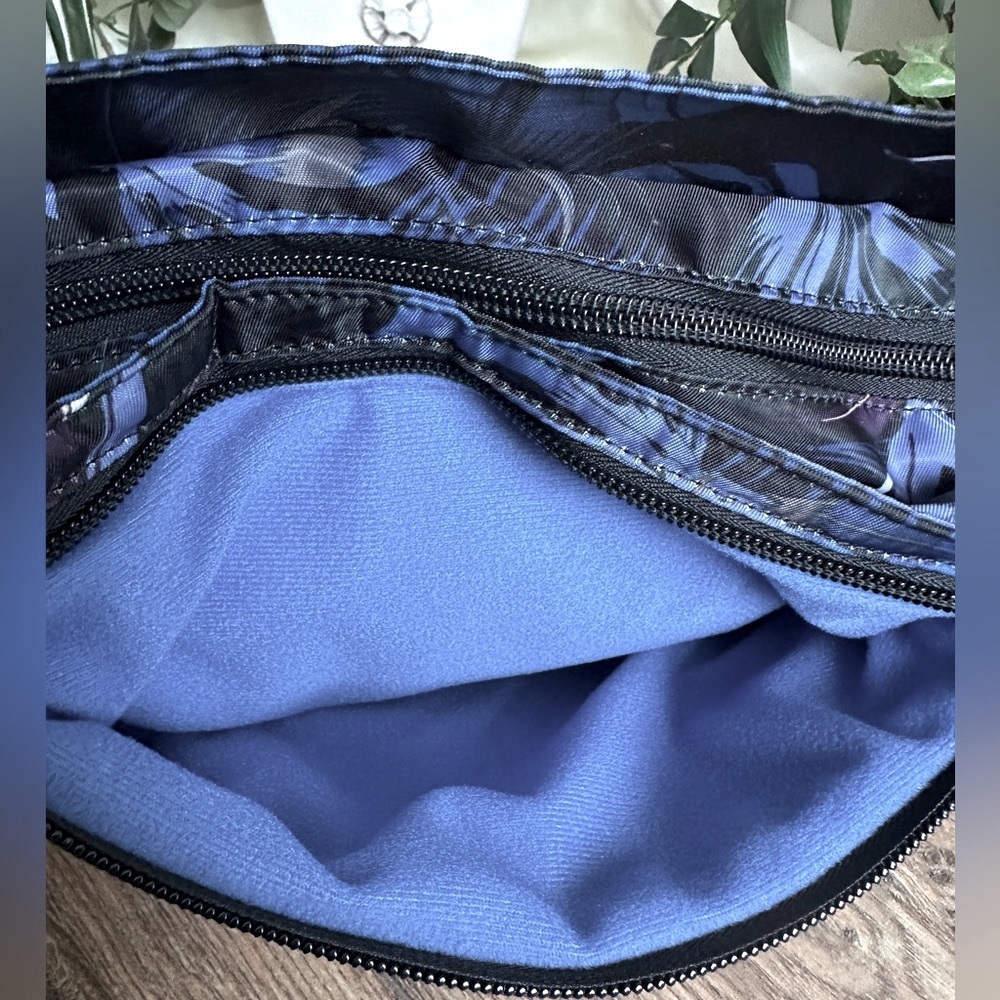 Lug 2 Pc. Bundle Blue Leaf Mambo Crossbody & Blue Leaf Adagio Crossbody Bags - Picture 13 of 16